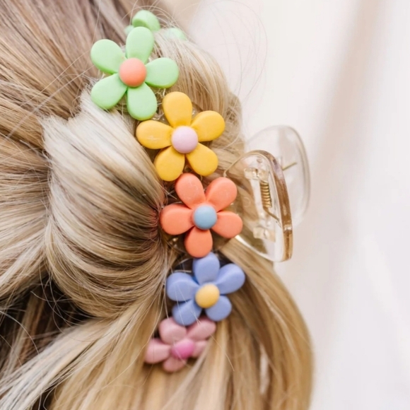 💥BUY 2 GET 1 FREE Pastel blossom claw clip by The Darling Effect, Retail $13.99 - Picture 4 of 11